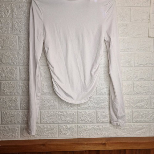 White turtleneck blouse like new with side gathers size M