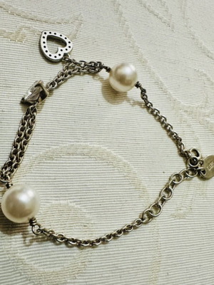 Folli Follie silver bracelet like new with pearls and heart motif