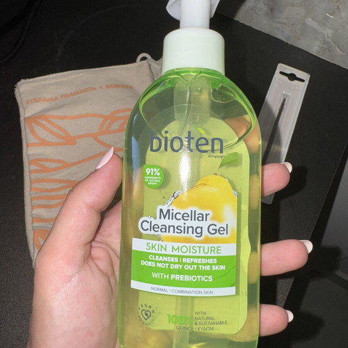Bioten Skin Moisture Micellar Cleansing Gel 200ml with Korres pouch and blackhead remover