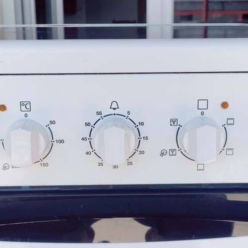 Zanussi oven 54lt with ceramic hobs used, 5 cooking modes