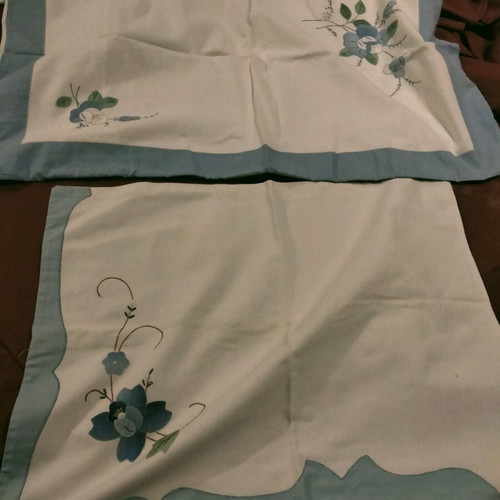 Vintage embroidered bed sheet and 7 pillowcases dowry set like new