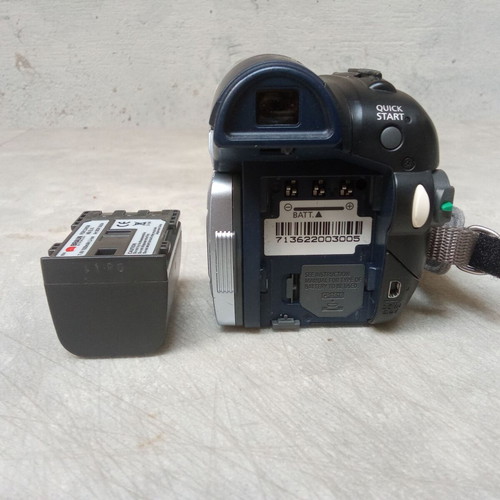 Canon MD 215 Mini DV video camera used, non-functional for parts