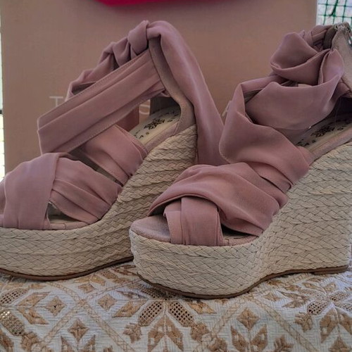 Tsakiris Mallas platform sandals like new, beige and pink, size 37