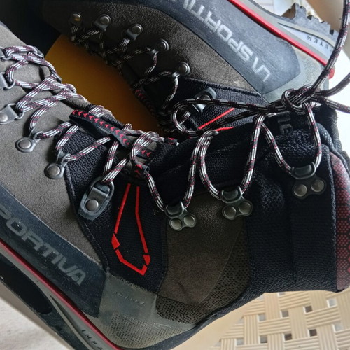 La Sportiva Nepal Trek Evo GTX hiking boots size 44, gift included