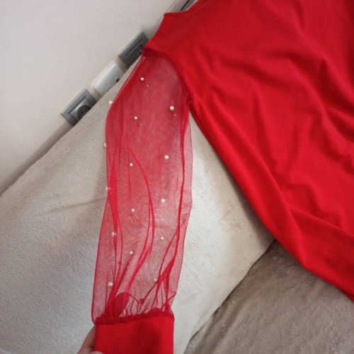 Red dress with transparent sleeves and pearls, wide fit, like new