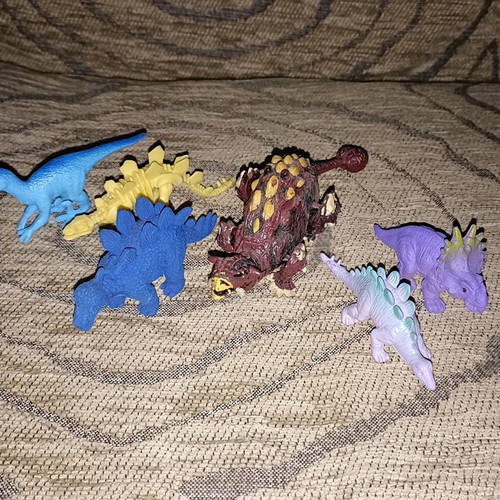 Dinosaur figures used, set of 6 pieces