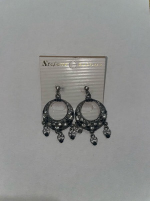 Vintage dangling earrings unused
