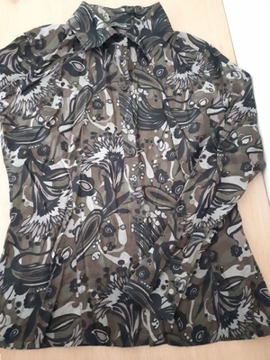 Pass~Port women's shirt M like new, cotton, fitted cut
