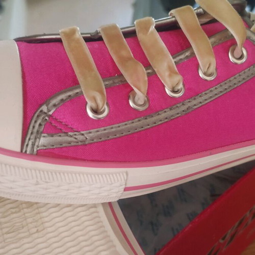 Sneakers women's size 38 fuchsia metallic like new