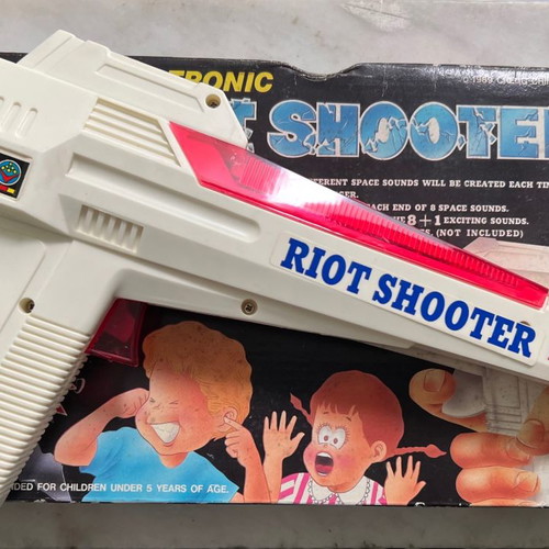 Electronic Riot Shooter battery toy 1989 new