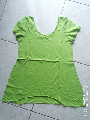 Celestino women's t-shirt green like new
