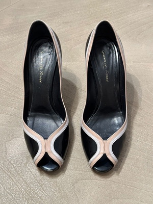 Gianvito Rossi pumps used, size 39, black