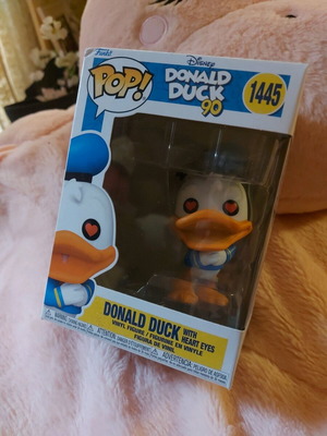 Funko Pop! Disney Donald Duck with Heart Eyes