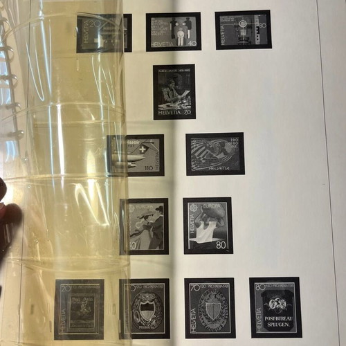 Safe Dual Stamp Album like new with 34 presentation pages
