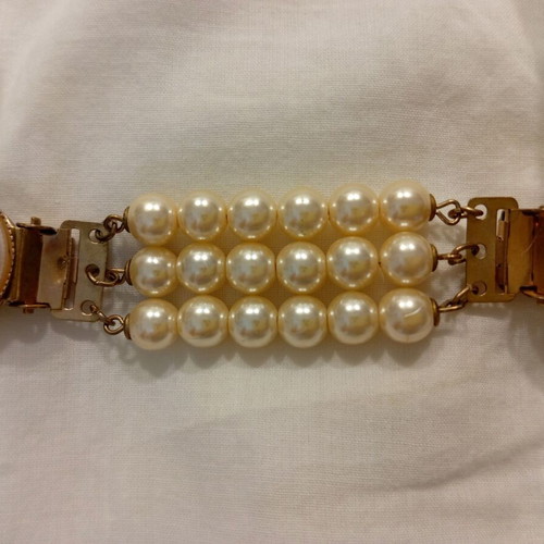 Vintage decorative clasp for blouse or cardigan like new