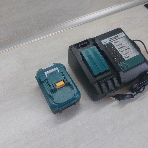 Makita DC18RF fast charger and 18V 5.5Ah Li-ion battery set new