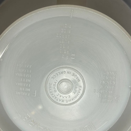 Tupperware large 2L measuring jug with lid like new