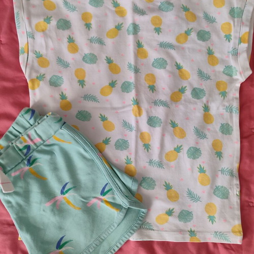 Girls' clothing set like new, colorful, for 5-6 years old
