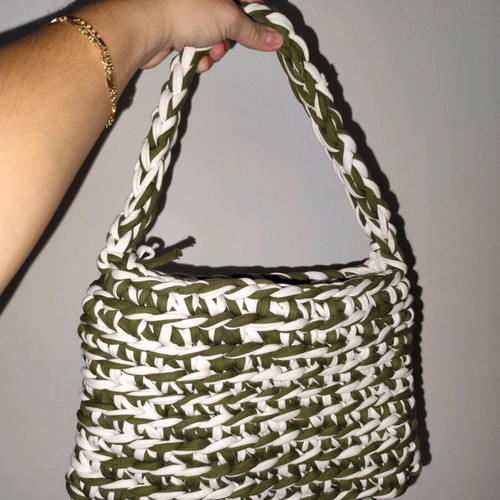 Crochet shoulder bag made of mako yarn new khaki-white