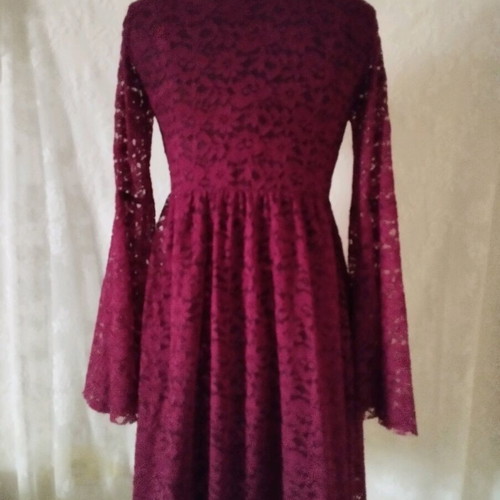 Attrattivo lace long-sleeve dress like new, burgundy