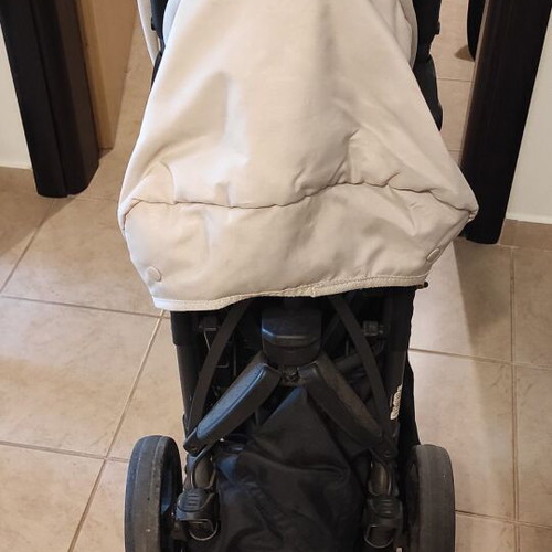Baby stroller like new with unused Chicco rain cover