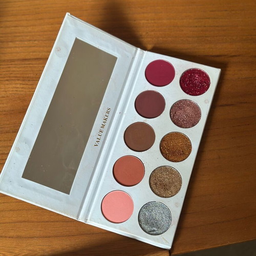 Value Makers eyeshadow and glitter palette like new
