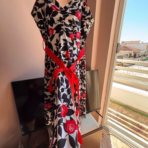 Matis women's dress like new, cotton with red roses and black tulle