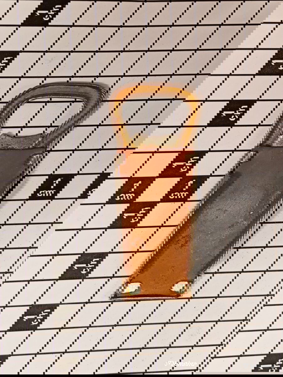 Μεταλλικό ανοιχτήρι μπουκαλιών πολλαπλών χρήσεων μεταχειρισμένο