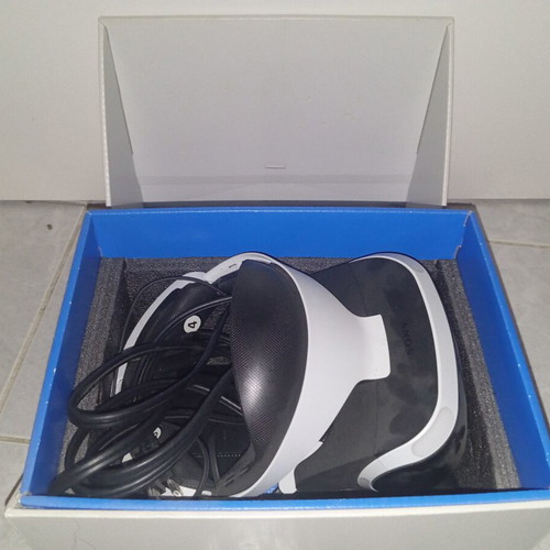 VR headset with dual controllers for PlayStation 4