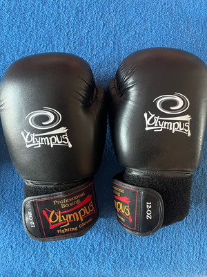 Boxing Gloves Olympus like new with free wrist wraps