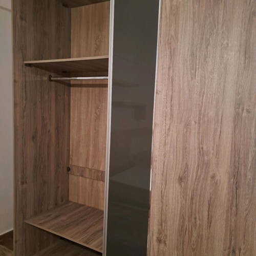 Ντουλάπα σαν καινούργια