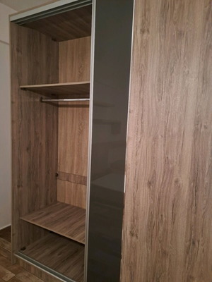 Ντουλάπα σαν καινούργια