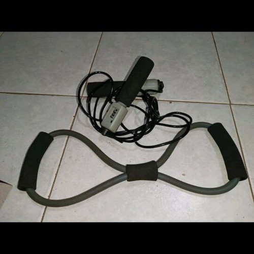 Fitness equipment like new with resistance expander and jump rope with counter