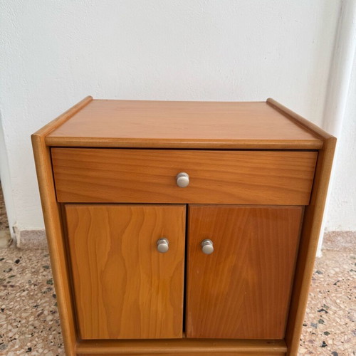 Solid wood nightstand like new with one drawer