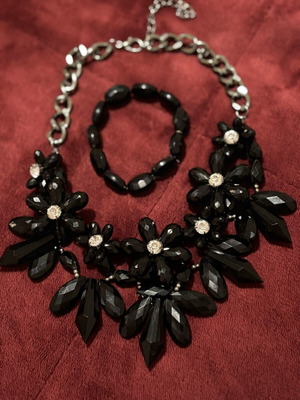 Statement gothic floral necklace set with bracelet like new, black crystal style