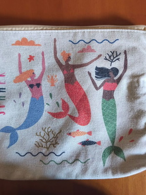 Toiletry bag like new, beige multicolor