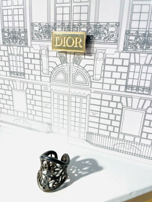 Sevalier ring like new with beautiful design