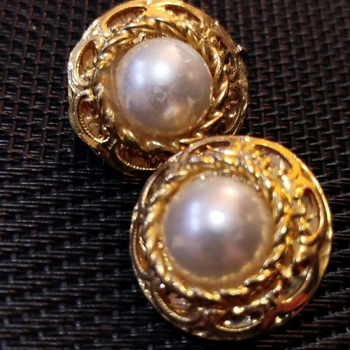 Round clip earrings like new, gold color, 2cm diameter