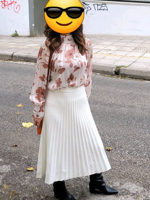 Pleated leatherette skirt like new, white, size M