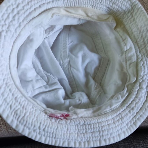 Women's white cotton hat with pockets used