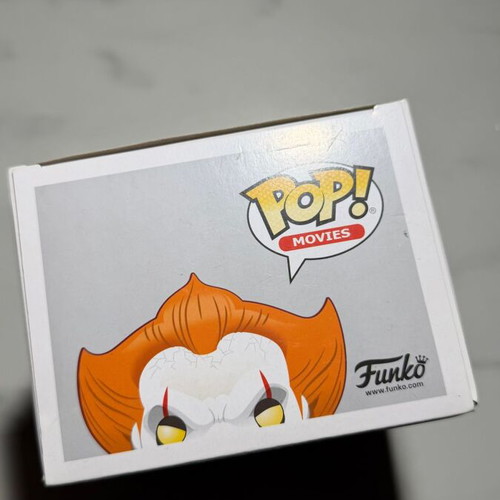 Funko Pop! Movies Pennywise With Balloon #475 new