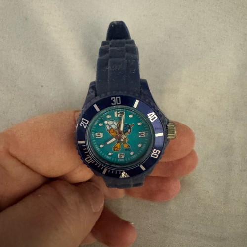 Children's watch with blue silicone strap like new without battery