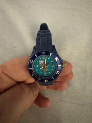 Children's watch with blue silicone strap like new without battery