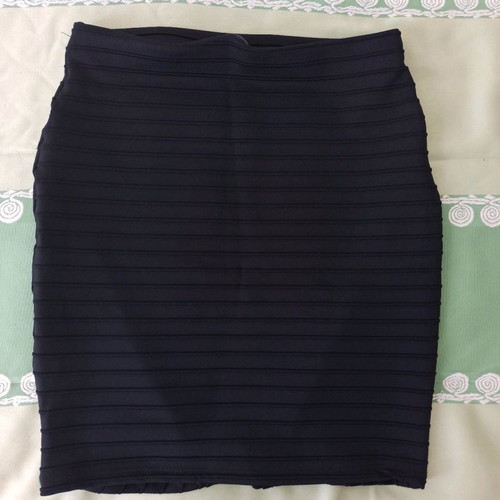 Bershka black fitted skirt size S used