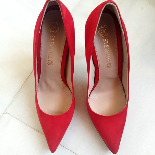 Stefania red leather pointed pumps like new