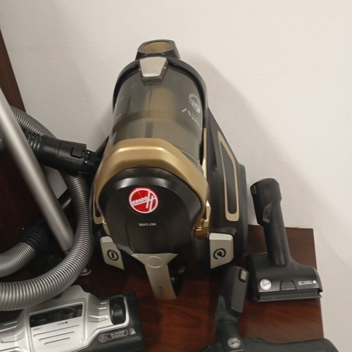 Hoover vacuum cleaner like new, bagless, good working condition