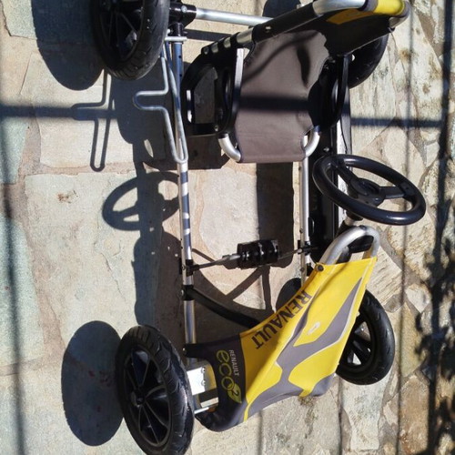 Renault Eco 2 pedal car used with adjustable seat and handbrake