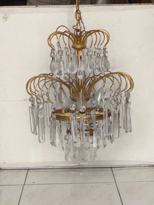 Pendant light used with crystals