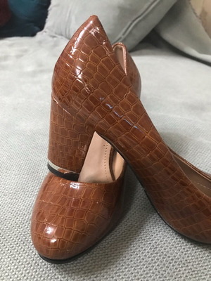 Bonita brown pumps size 36 like new, chunky heel