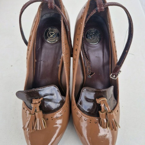 Axel patent leather pump used, beige with brown strap